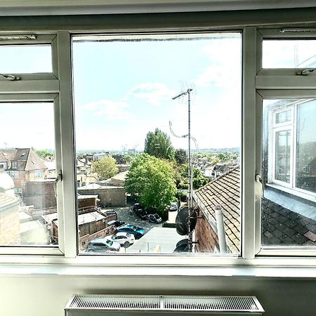 Stylish Modern, Private Apartment,15 Mins To Central London 헨던 외부 사진