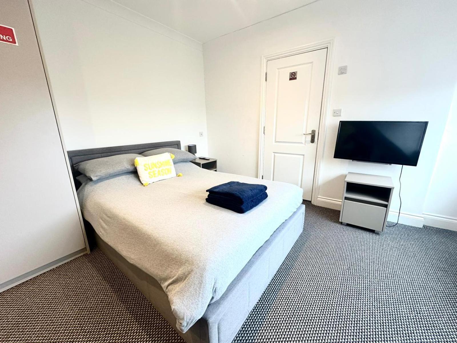 Stylish Modern, Private Apartment,15 Mins To Central London 헨던 외부 사진
