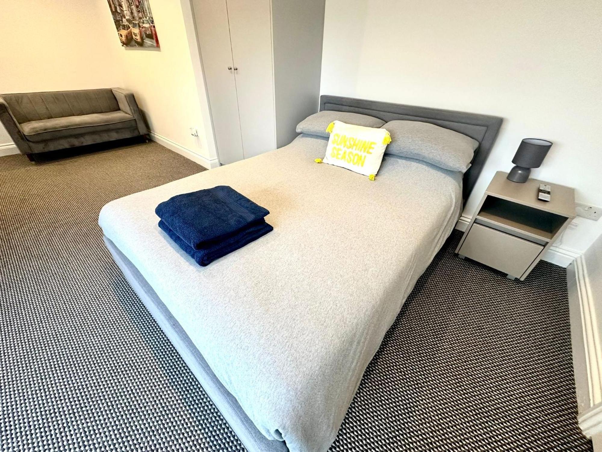 Stylish Modern, Private Apartment,15 Mins To Central London 헨던 외부 사진