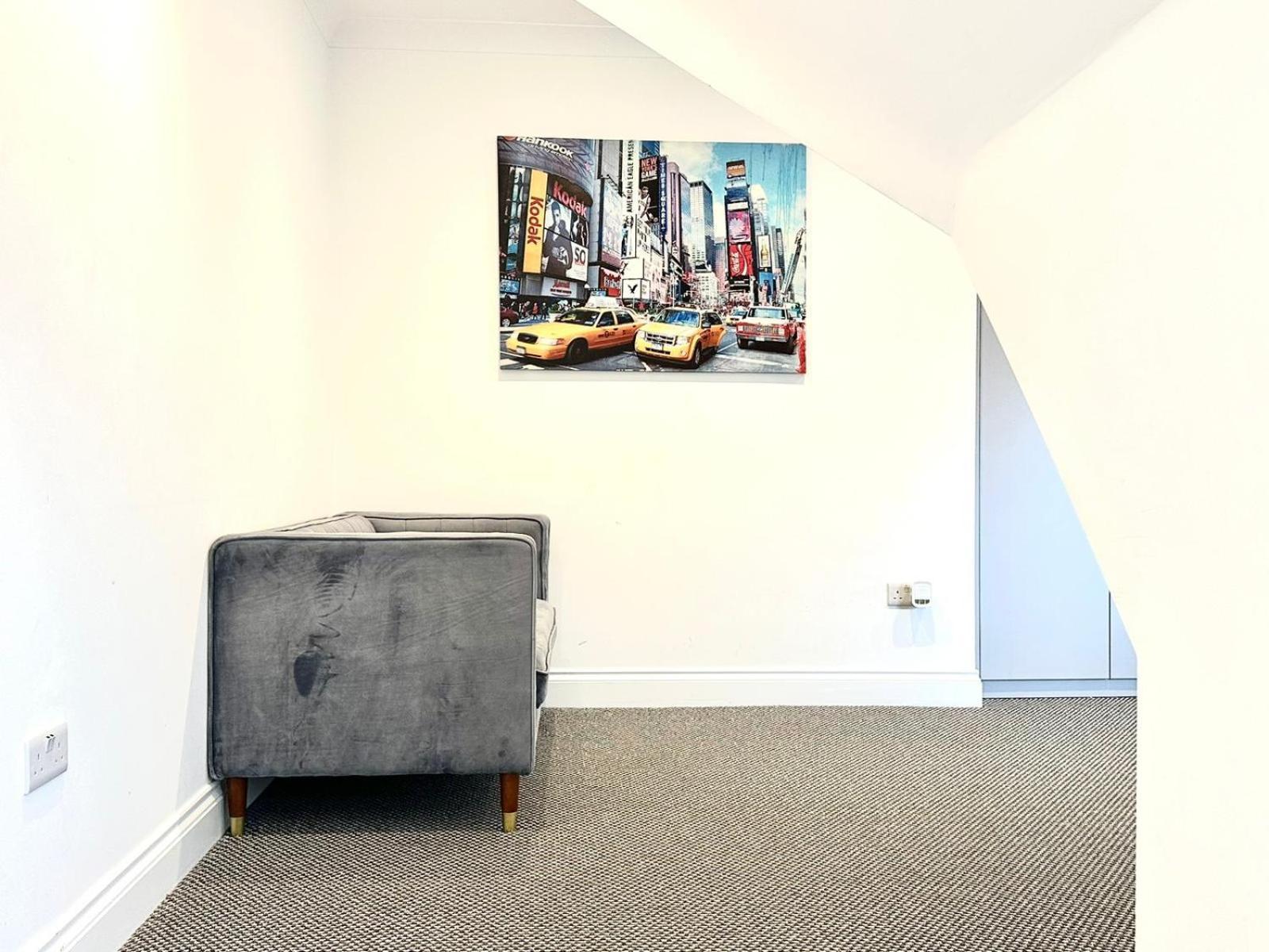 Stylish Modern, Private Apartment,15 Mins To Central London 헨던 외부 사진