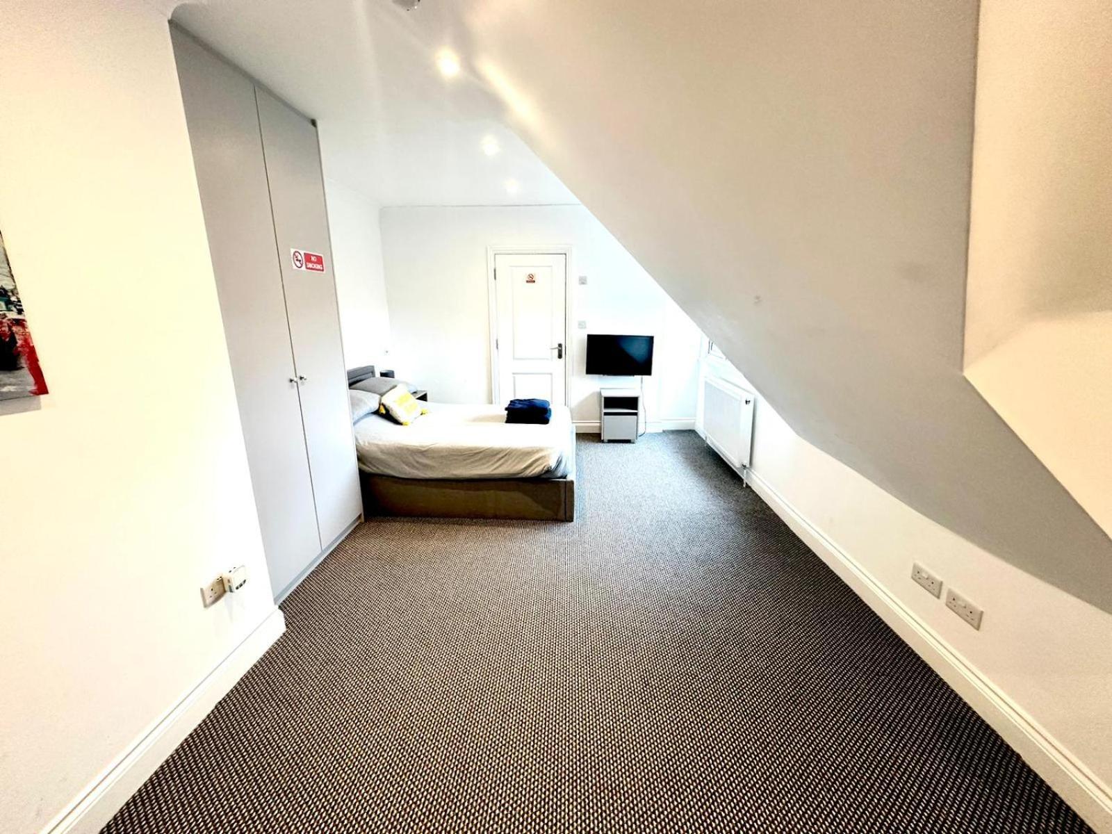 Stylish Modern, Private Apartment,15 Mins To Central London 헨던 외부 사진