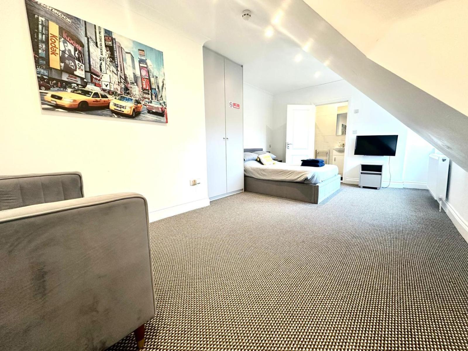 Stylish Modern, Private Apartment,15 Mins To Central London 헨던 외부 사진