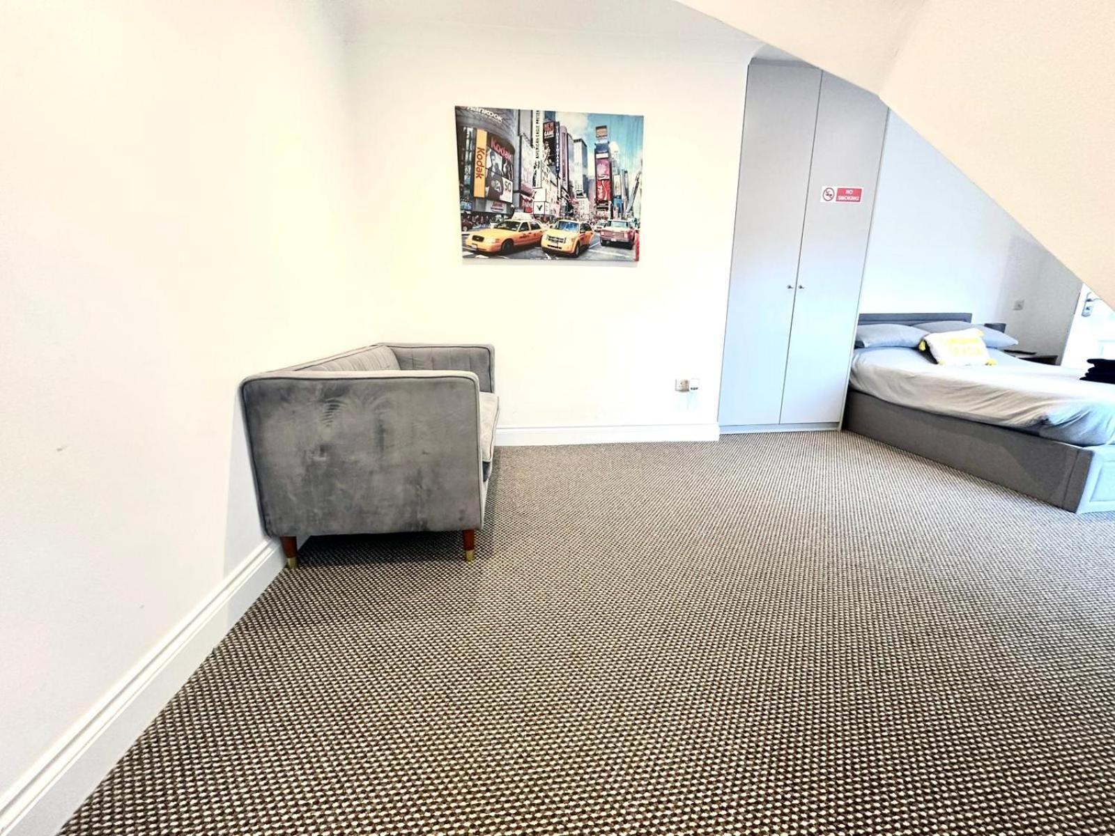 Stylish Modern, Private Apartment,15 Mins To Central London 헨던 외부 사진