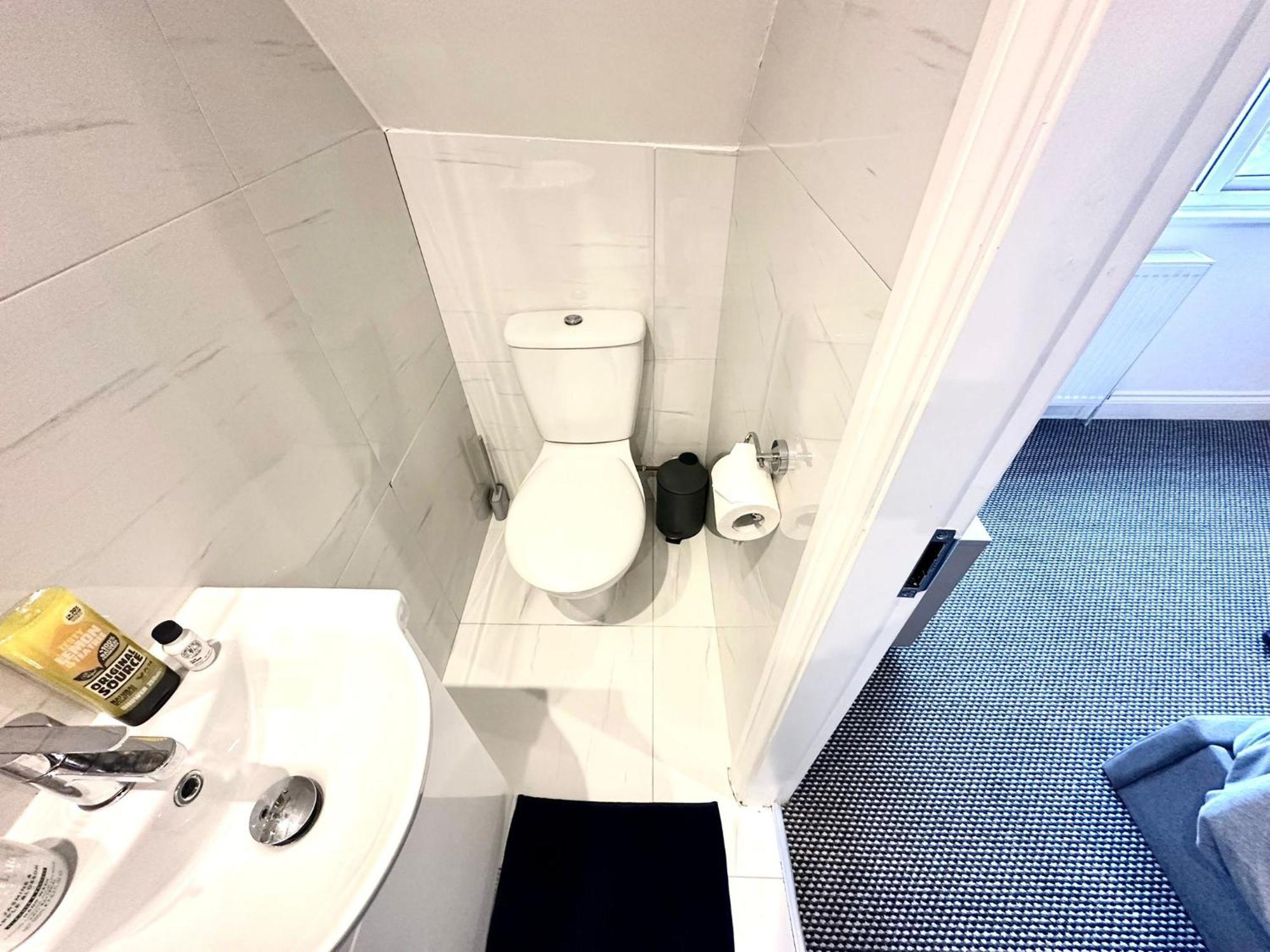 Stylish Modern, Private Apartment,15 Mins To Central London 헨던 외부 사진