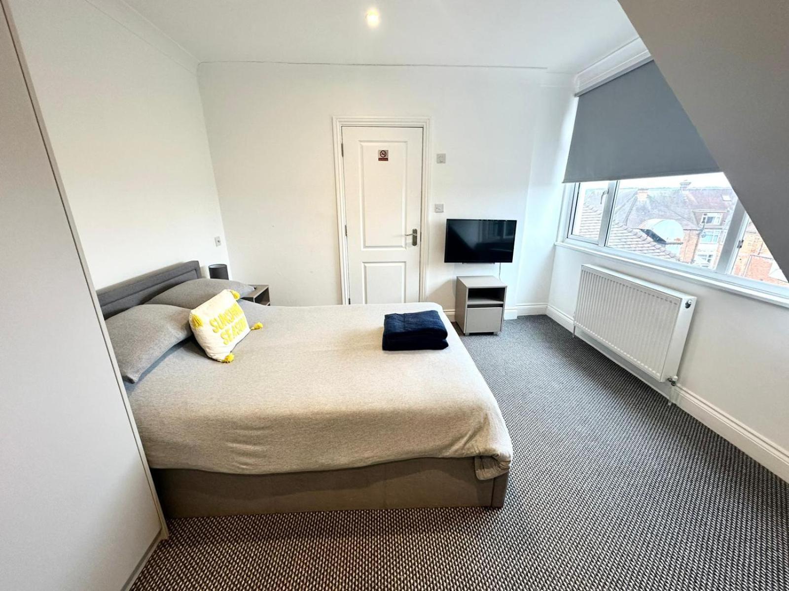 Stylish Modern, Private Apartment,15 Mins To Central London 헨던 외부 사진