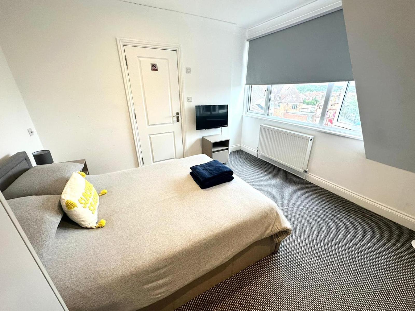 Stylish Modern, Private Apartment,15 Mins To Central London 헨던 외부 사진