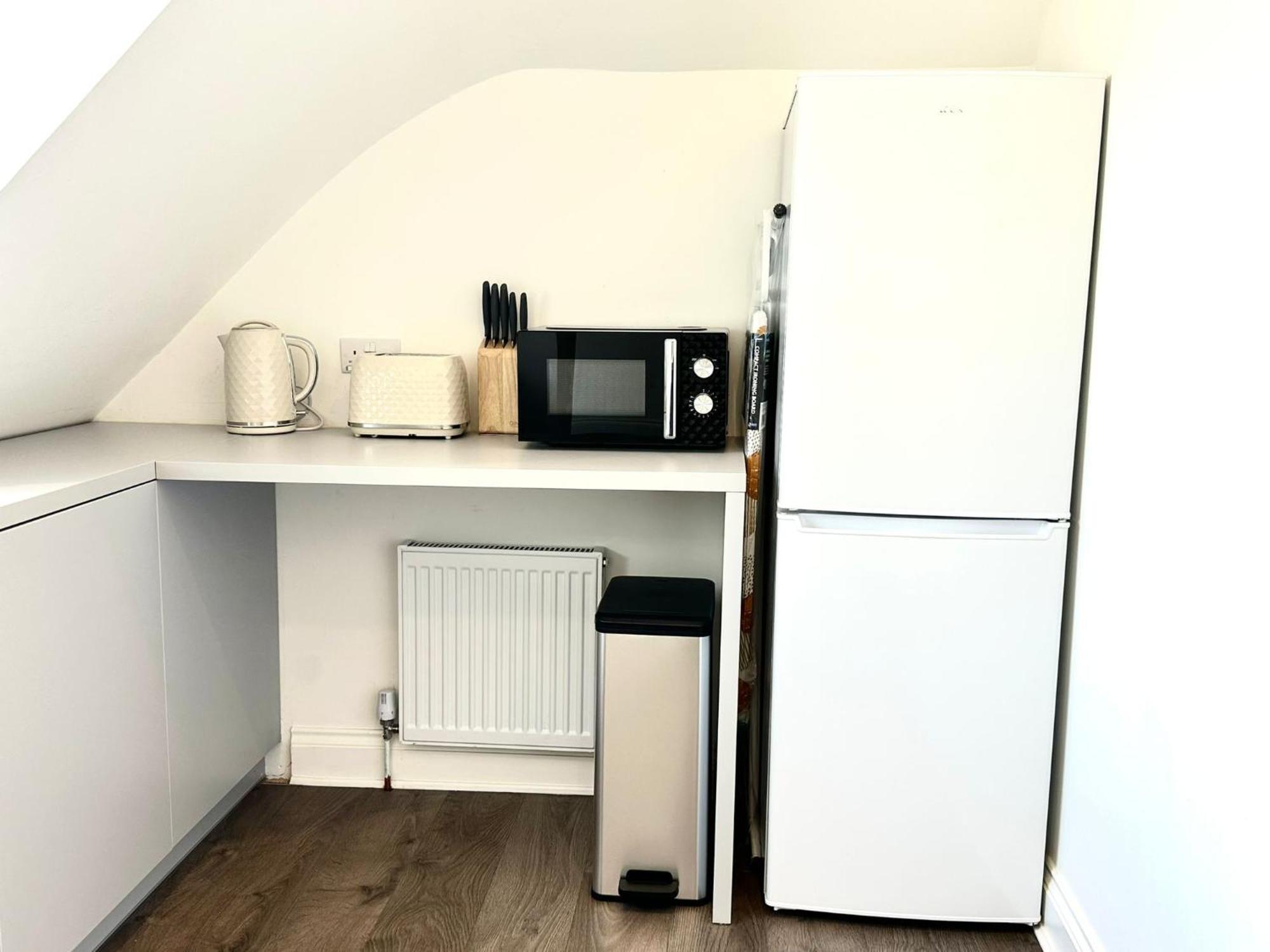 Stylish Modern, Private Apartment,15 Mins To Central London 헨던 외부 사진